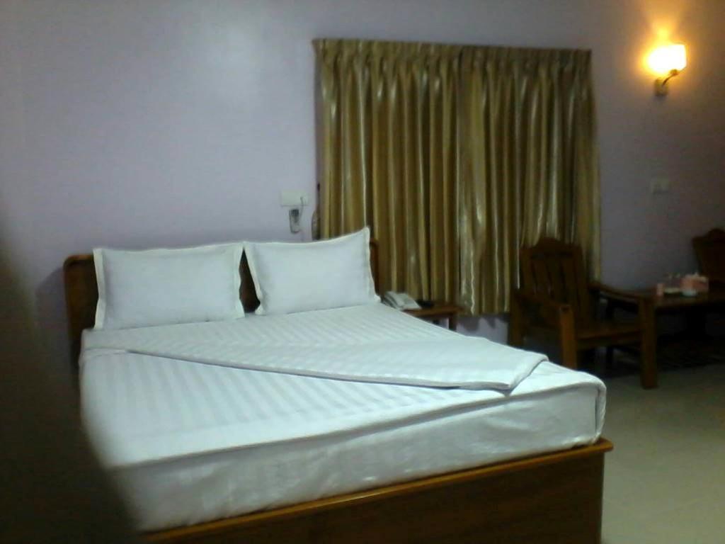 Aung Tha Pyay Hotel 3 Yangon Quarto foto