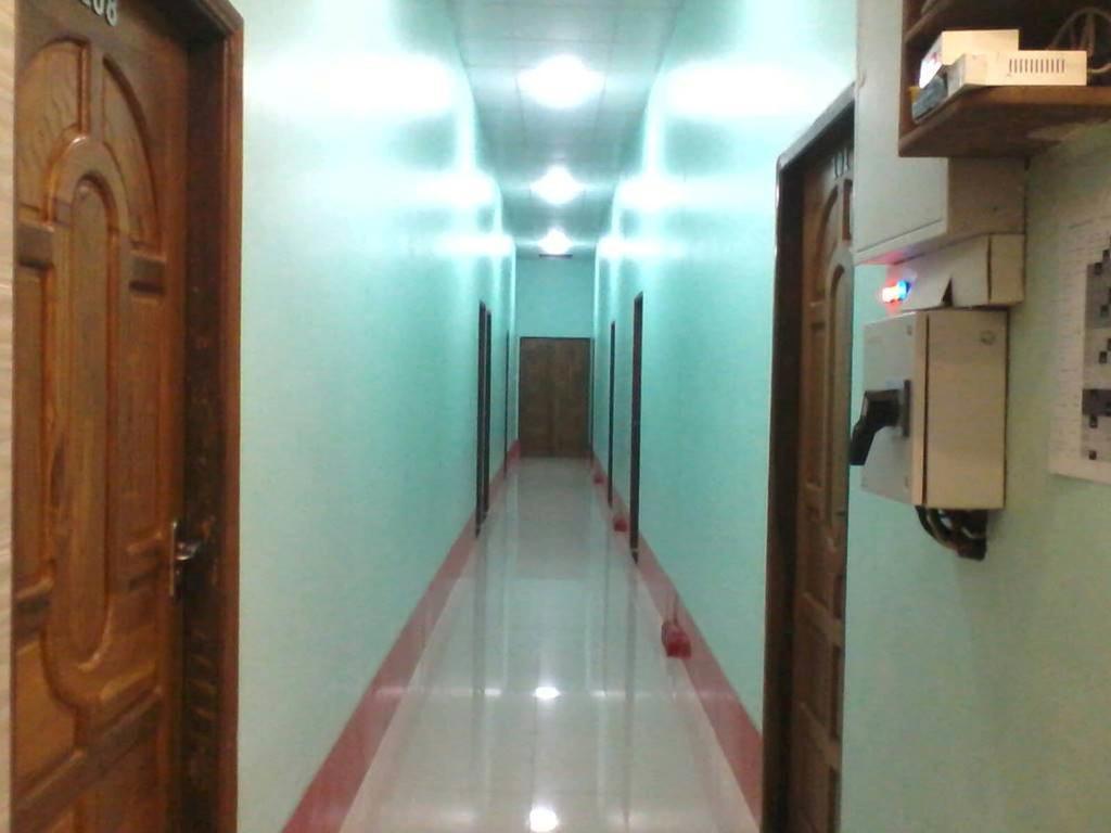 Aung Tha Pyay Hotel 3 Yangon Quarto foto