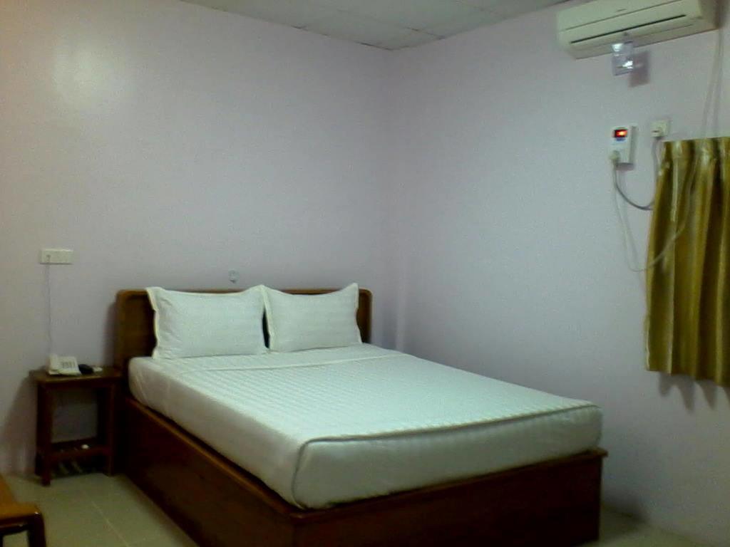 Aung Tha Pyay Hotel 3 Yangon Quarto foto