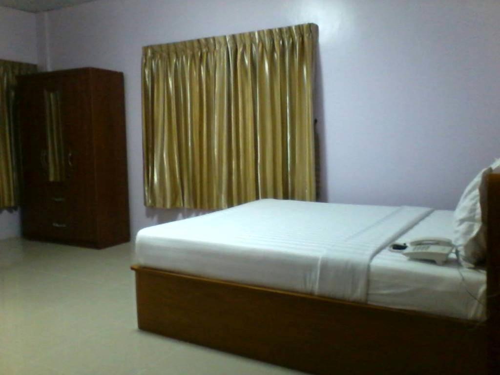 Aung Tha Pyay Hotel 3 Yangon Quarto foto