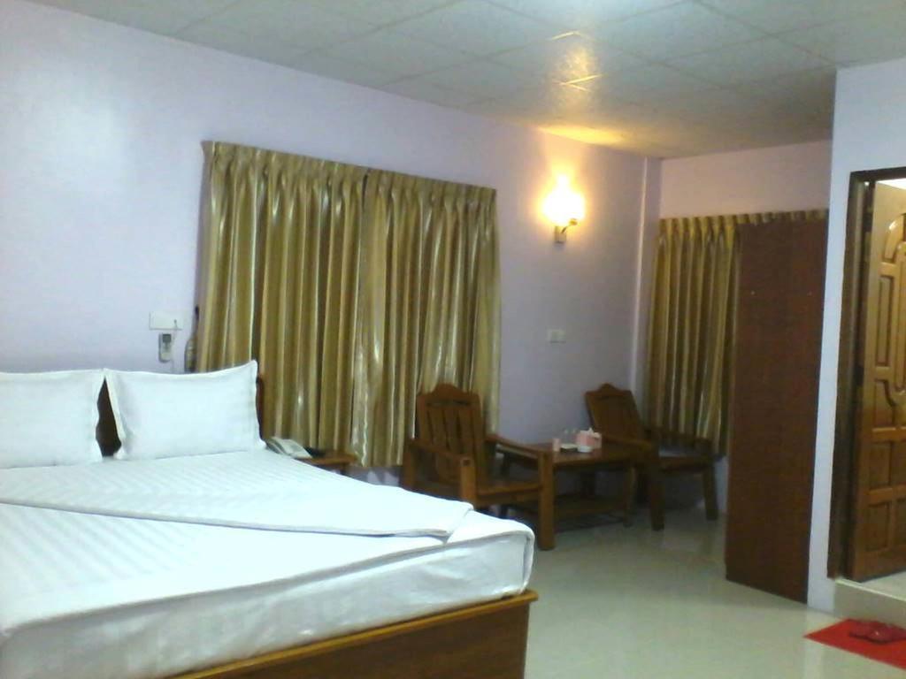 Aung Tha Pyay Hotel 3 Yangon Quarto foto
