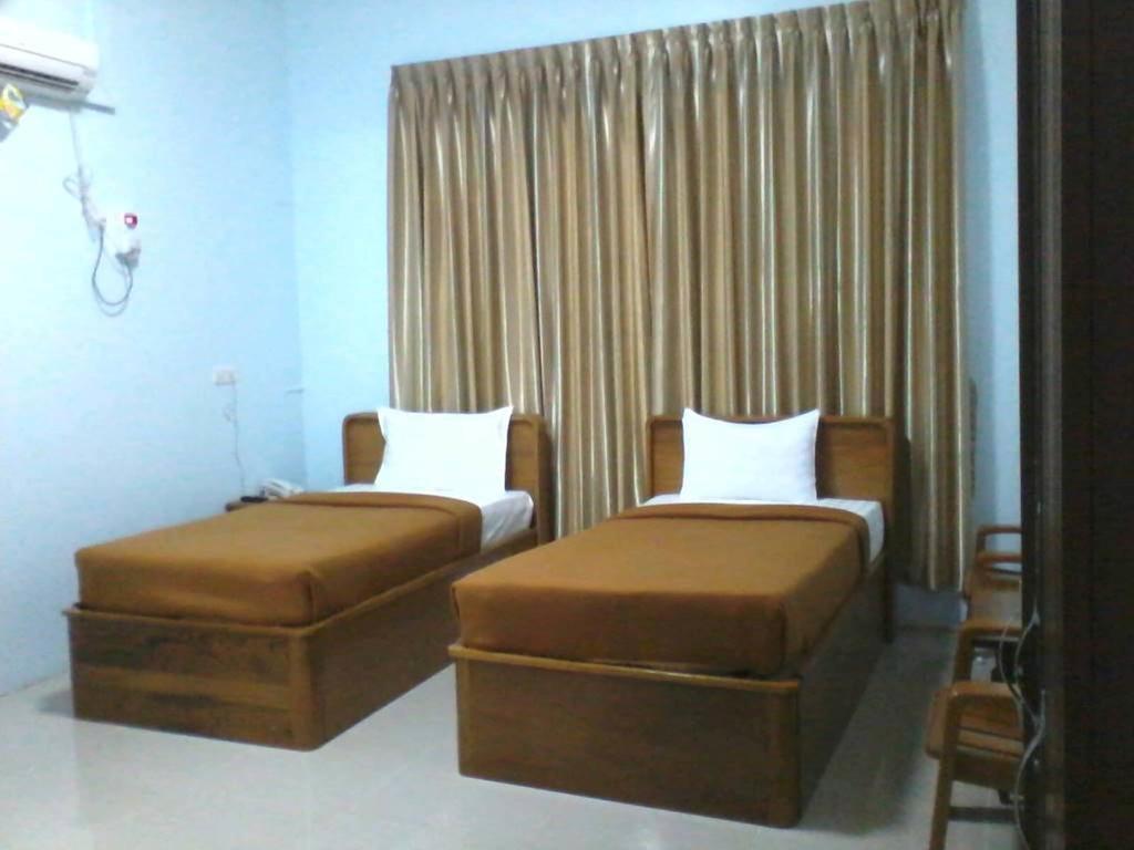 Aung Tha Pyay Hotel 3 Yangon Quarto foto